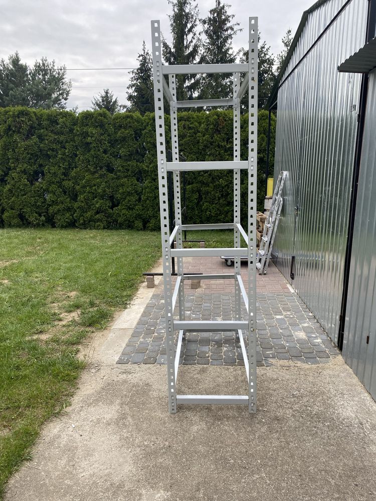 Regały magazynowe 1500 kg.