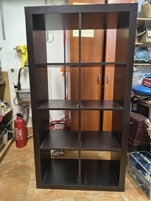 Czarny regał Ikea kallax 2x4