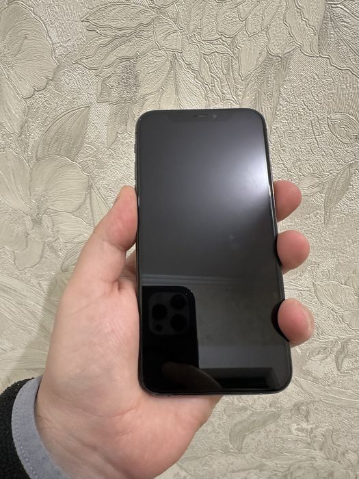 iPhone X 64g не вмикається