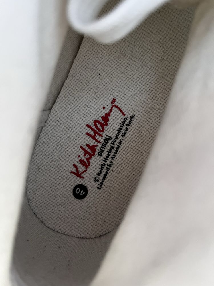 Trampki Sinsay x Keith Haring – kremowe, rozmiar 40