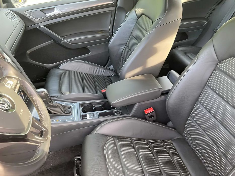 Volkswagen e-Golf      2019