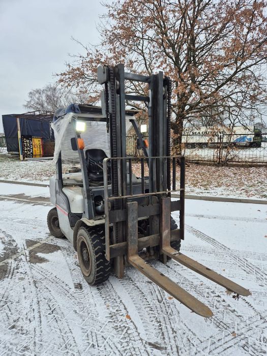 Nissan 30  Wózek widłowy Nissan 30 DIESEL