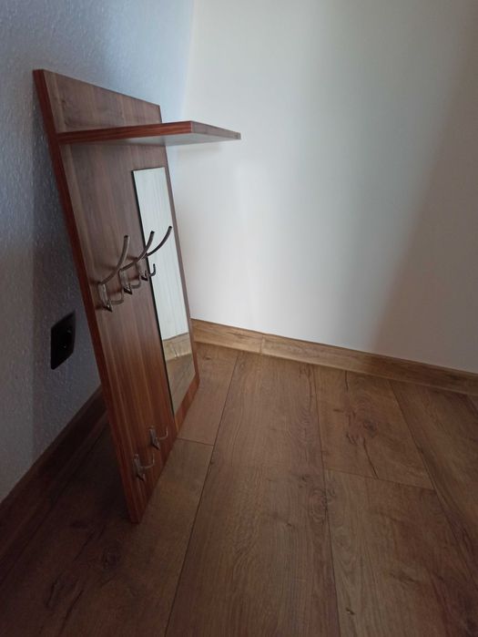 Garderoba wisząca z lustrem