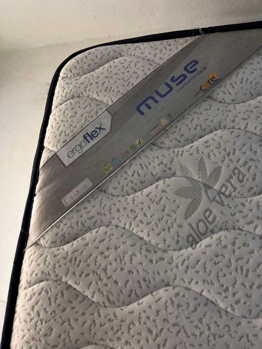 Cama antiga de ferro