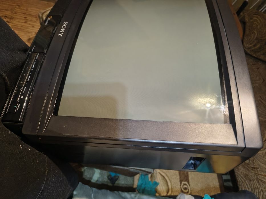 Telewizor Sony Trinitron KV-2184MT (21") – idealny do retro PS1/Pegasu