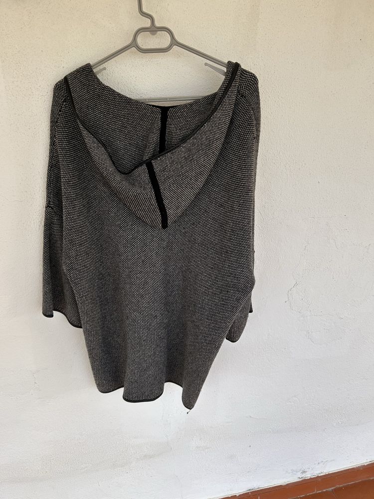Casaco largo com capuz massimo dutti