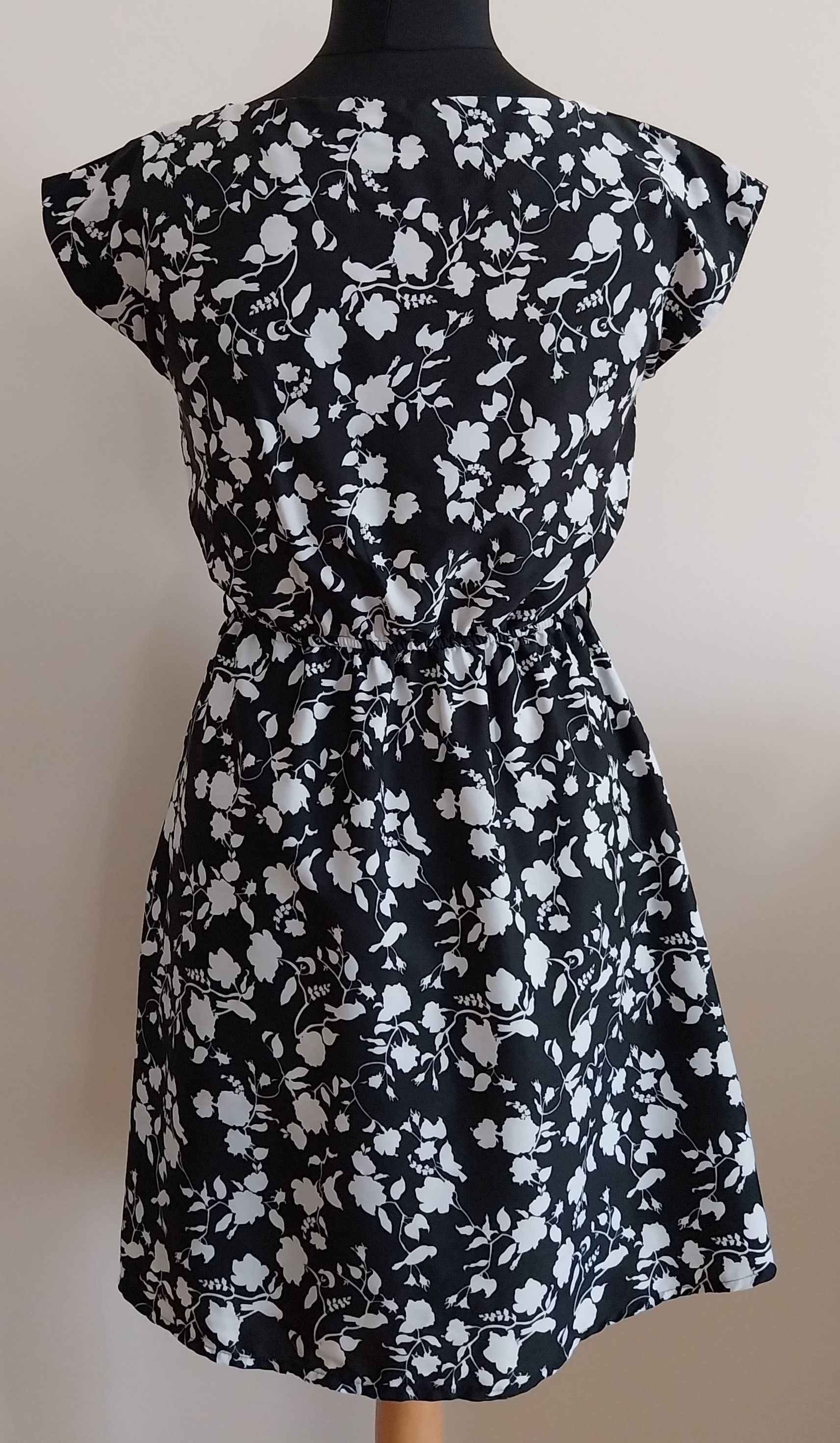 Elegancka sukienka na lato rozkloszowana czarna M/38 S/M kwiaty
