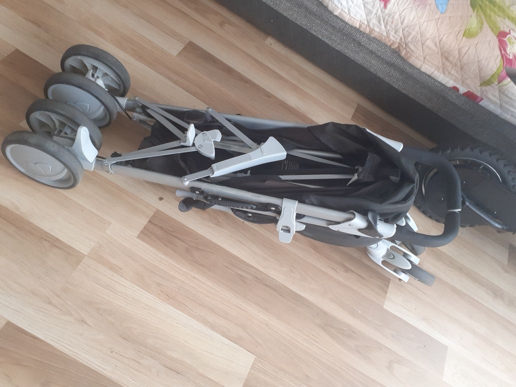 Wózek dla dziecka typu parasolka