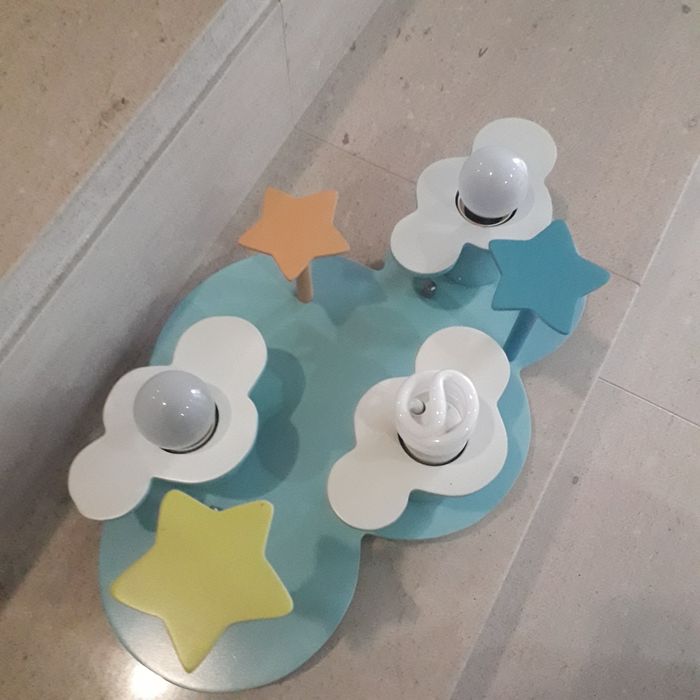 Candeeiro de teto para criança