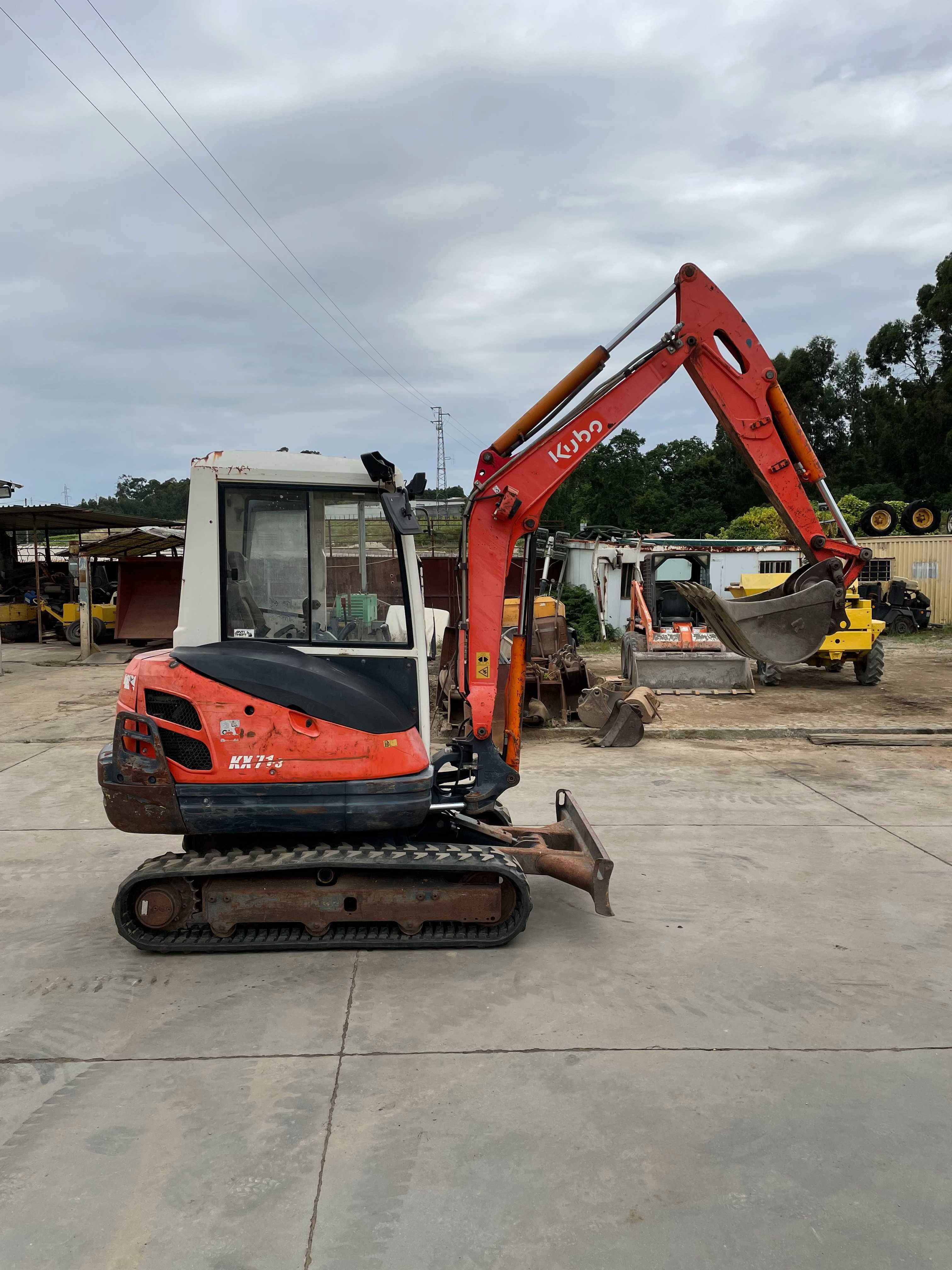 Mini giratoria - escavadora Kubota KX71-3