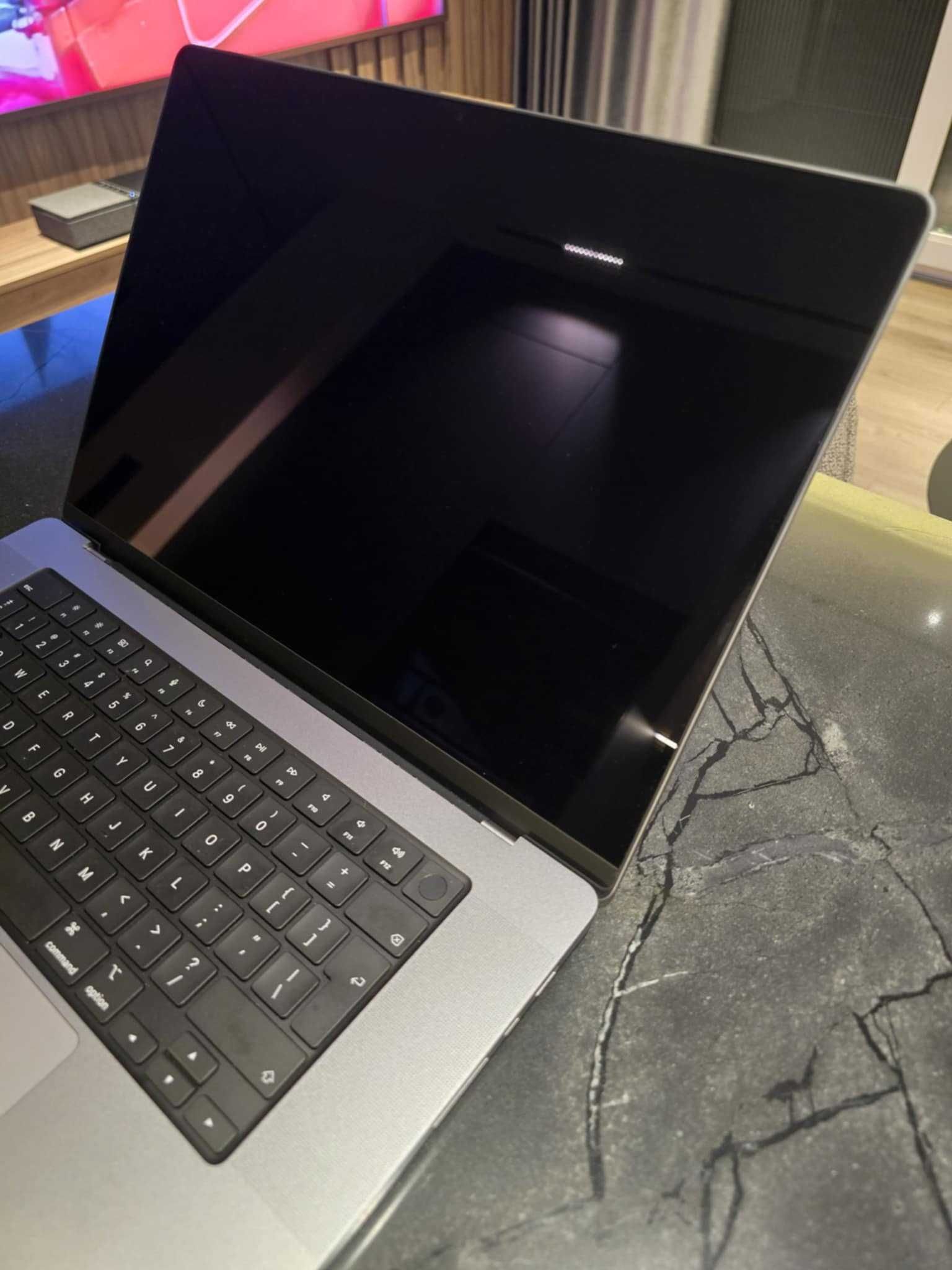 Apple MacBook Pro 16 M2 Pro 16GB RAM / 1TB SSD - 12 cykli ładowania
