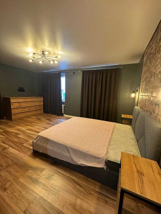 Дворівнева квартира з сучасним ремонтом, Виставка