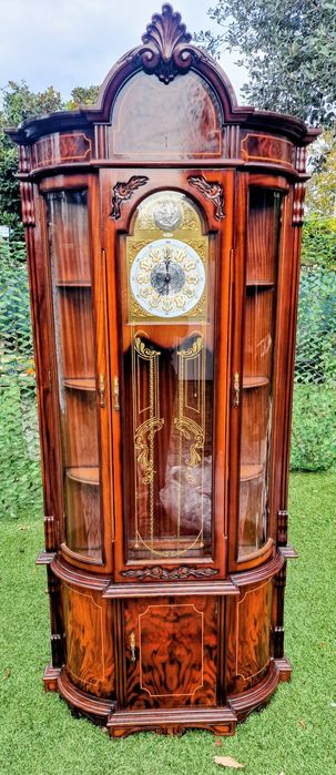 Relógio de chão antigo