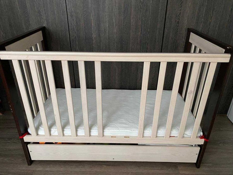 Łóżeczko z materacem