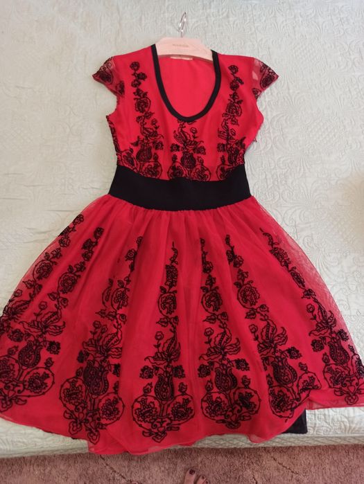 Продам шикарное праздничное платье