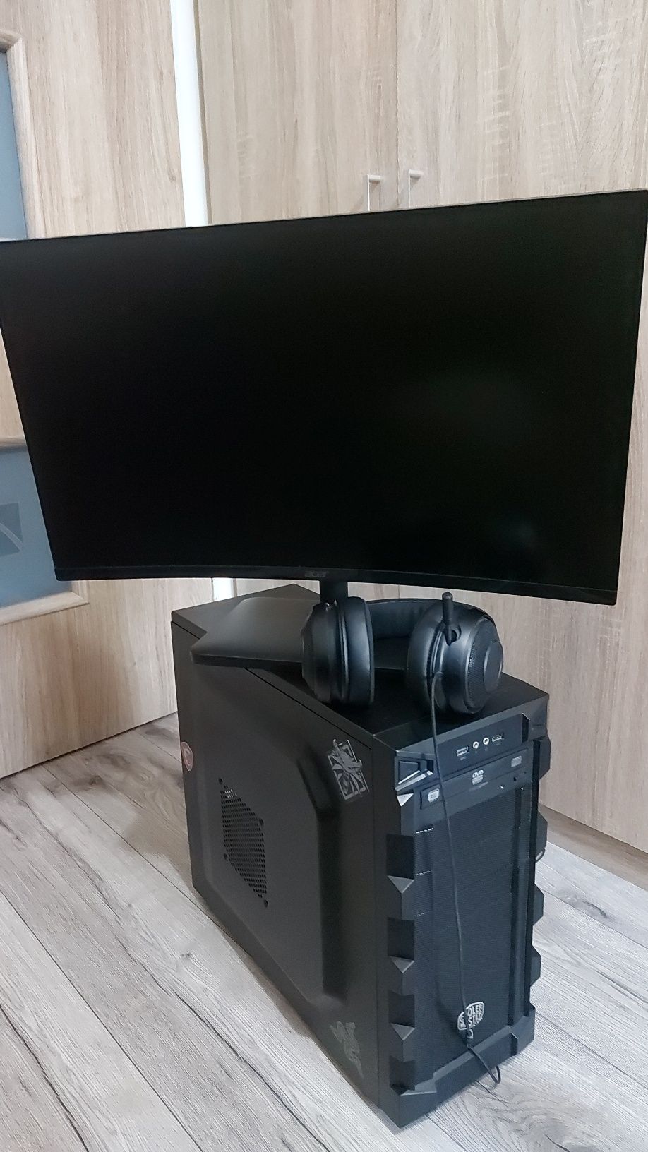 Komputer stacjonarny +Monitor