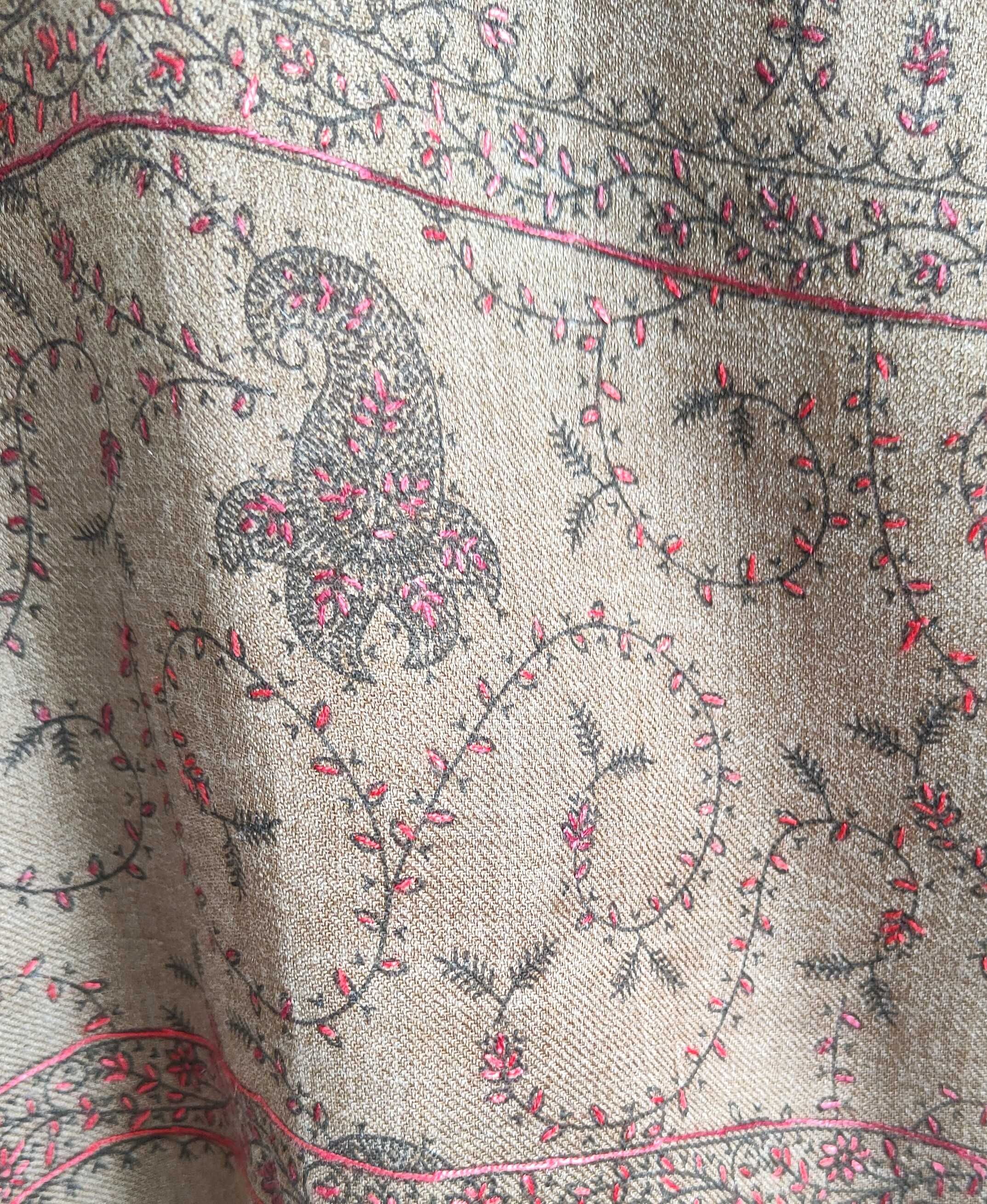 Duży szal orientalny indyjski haftowany haft paisley pashmina brąz