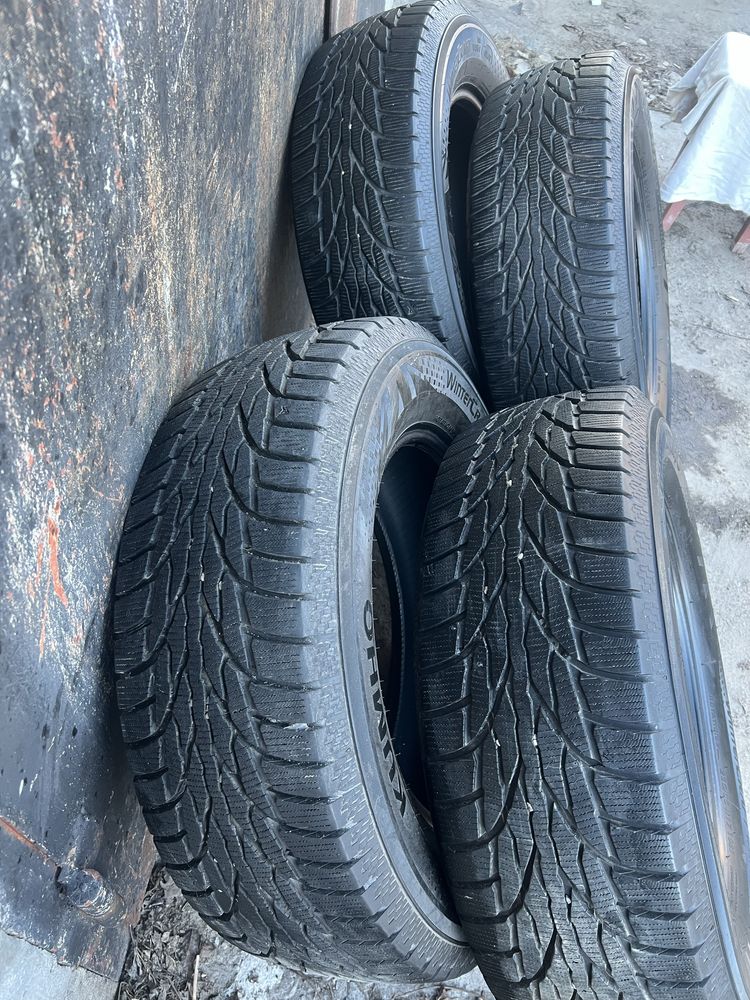 Продам резину Kumho 235/65/R17