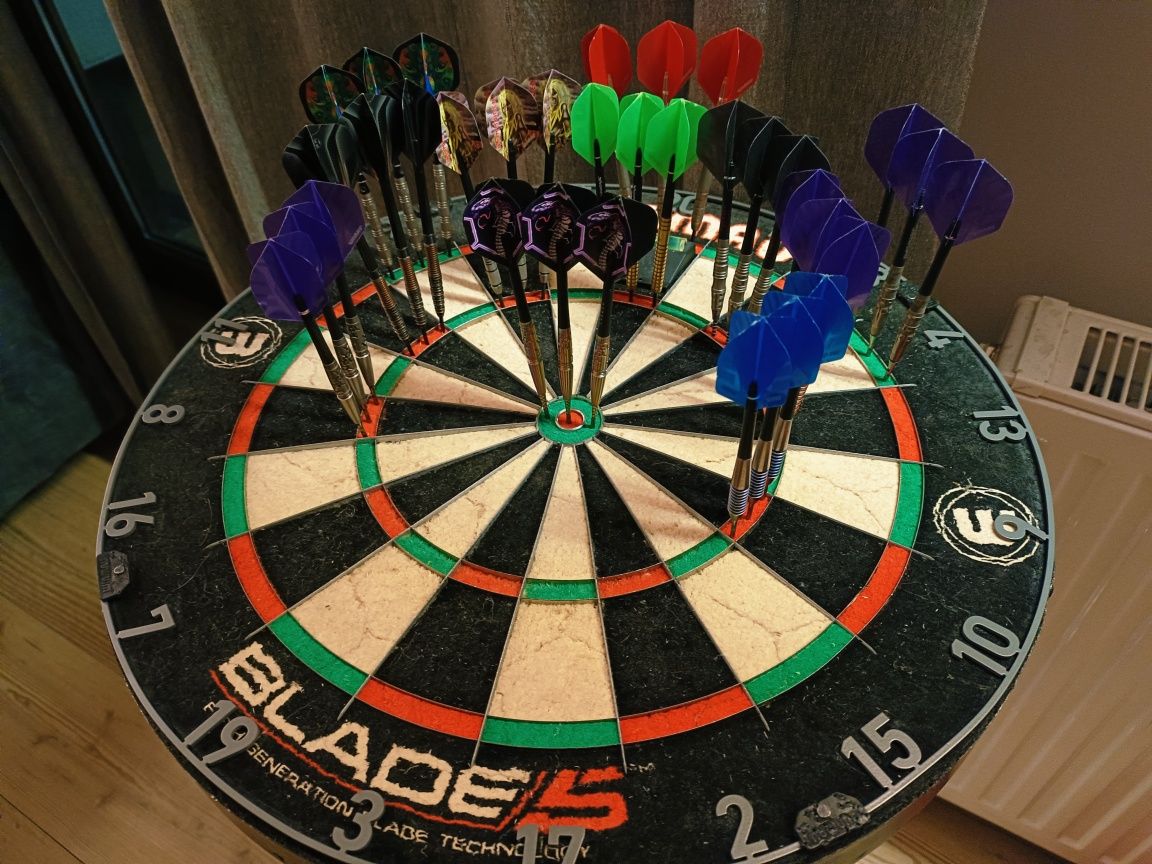 Stojak/stolik Winmau Blade 6 na lotki rzutki dart