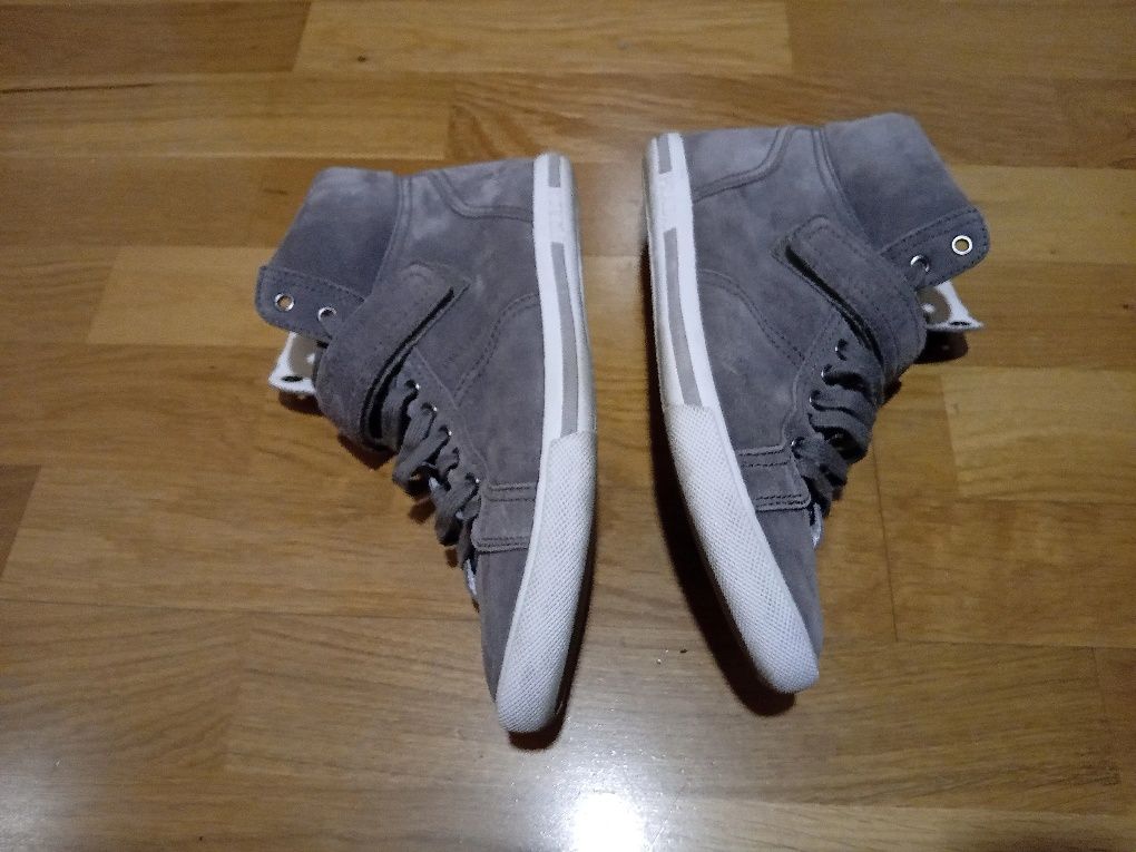 Sapatos/ ténis marca Prada originais quase novos tamanho 39
