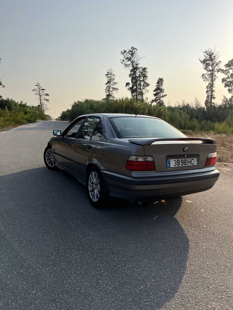 BMW 318tds sedan