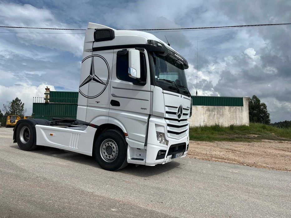 Mercedes Actros 1851