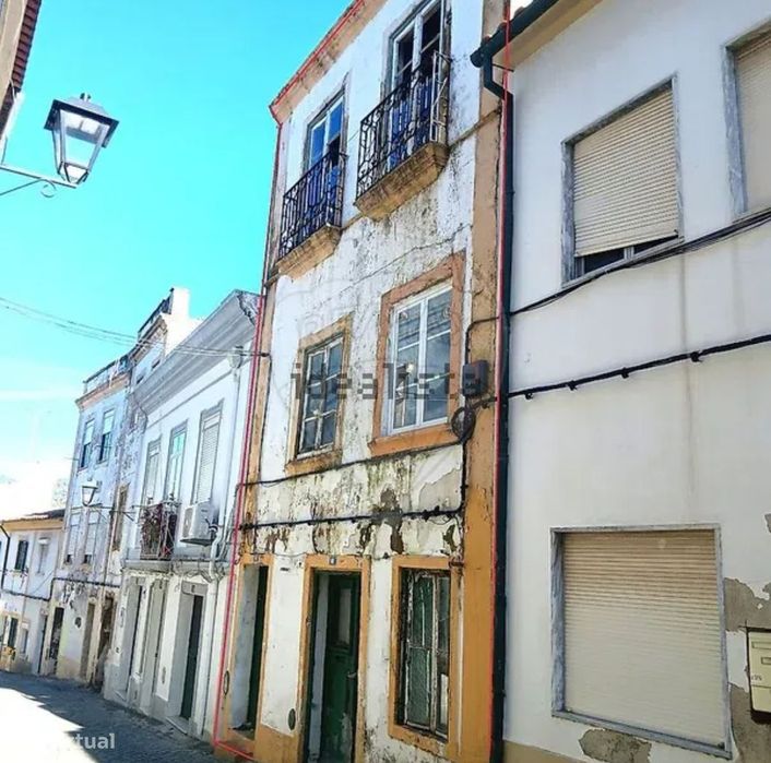 Moradia de 3 andares no centro histórico de Portalegre (252 m2)