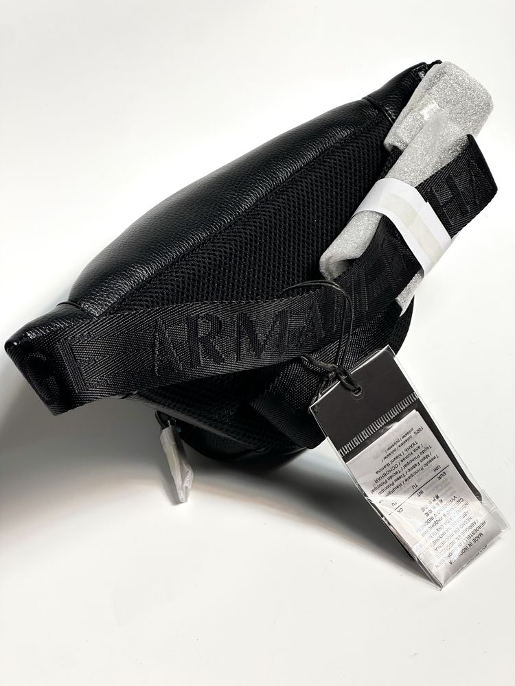 Бананка Armani Exchange
