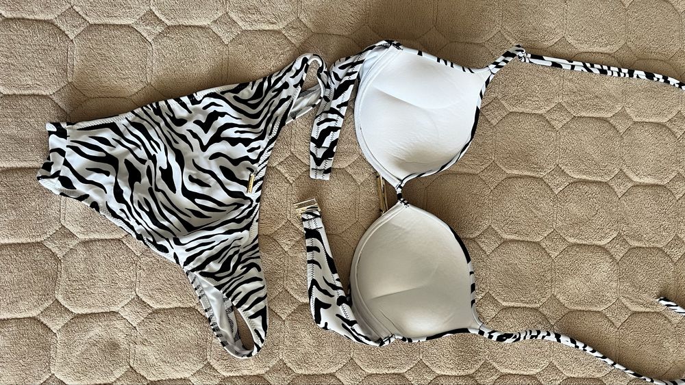 Купальник Victoria’s Secret 32b , S. Вікторія Сікрет 70Б, трусики С