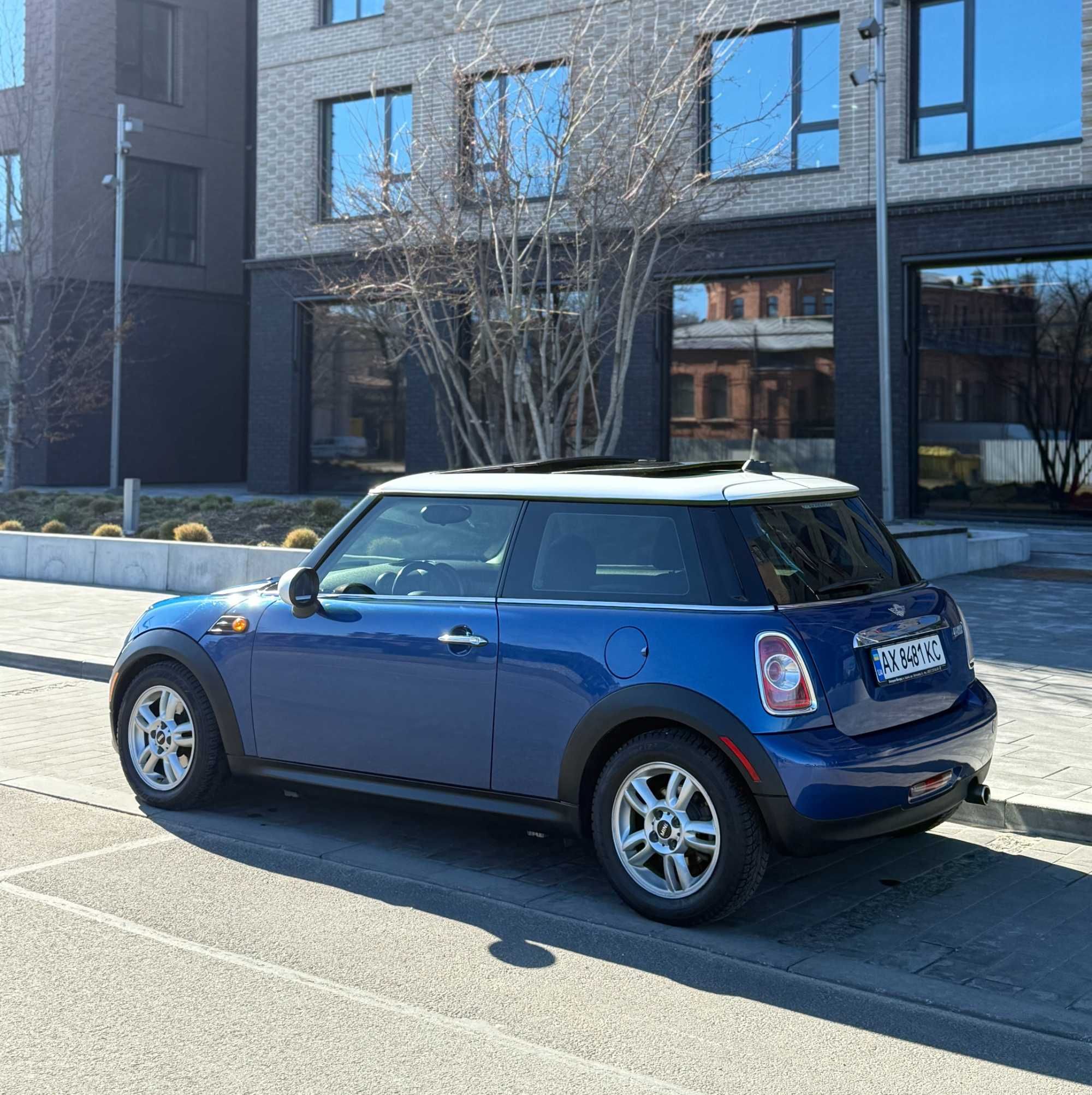 Продам Mini Cooper Hatch 2012