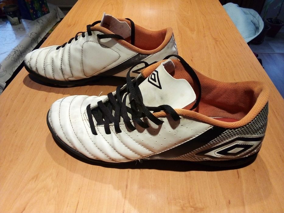 Buty piłkarskie turfy UMBRO r.43