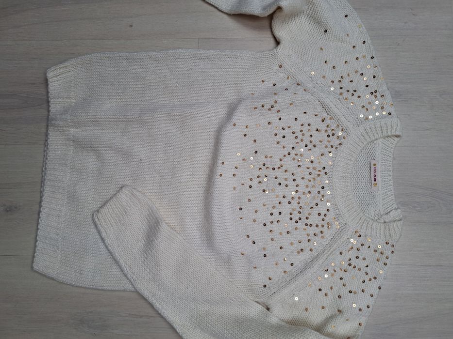 Śliczny kremowy sweterek