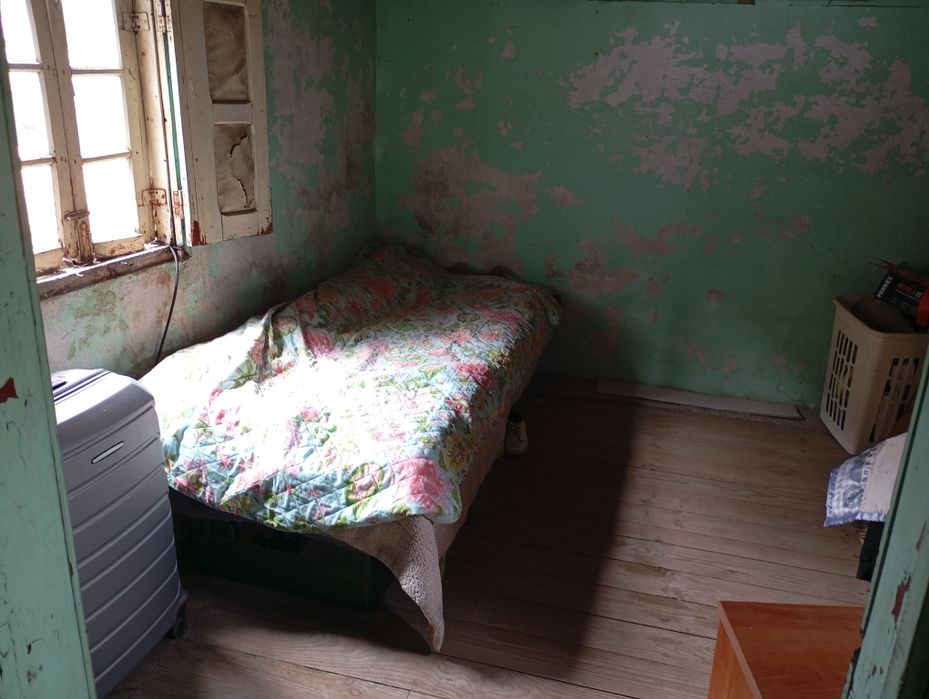 Moradia para restaurar com terreno envolvente