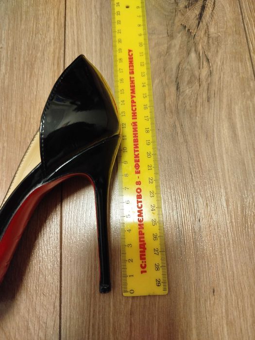 Чорні туфлі-лодочки Louboutin/Лобутени