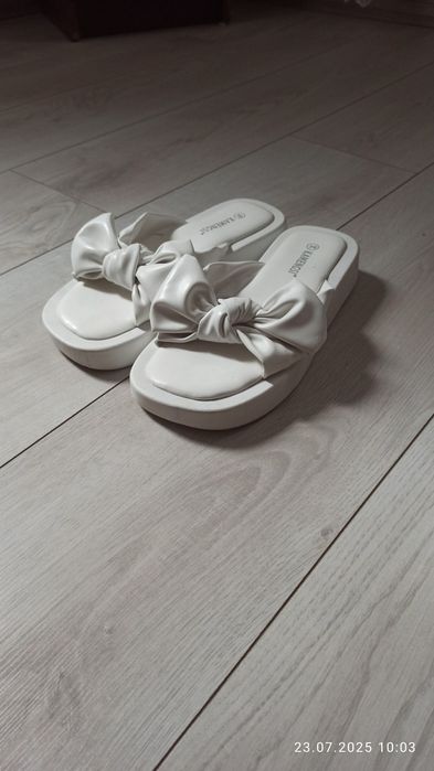 Продам гарні жіночі шльопанці