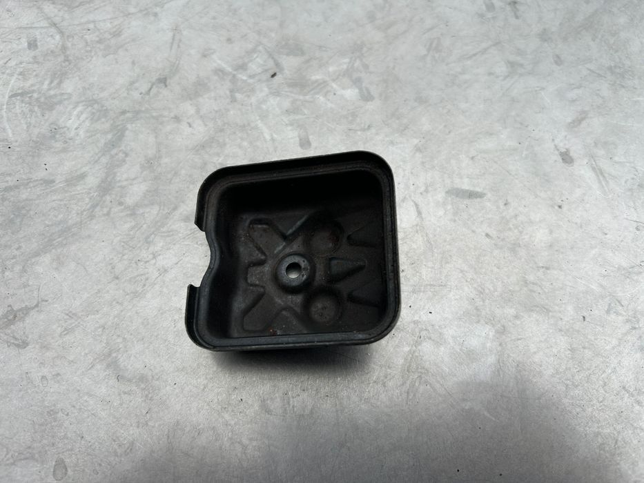 Stihl FS 87 FS 90 FS 100 FS 130 HT 101 pokrywa obudowa zaworów (538)