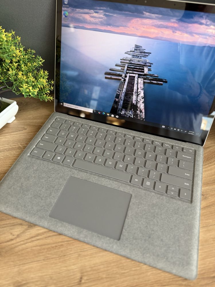 Surface Laptop 2 13.5" 3k Сенсорний ! -8/128 SSD Метал i5 8 Gen