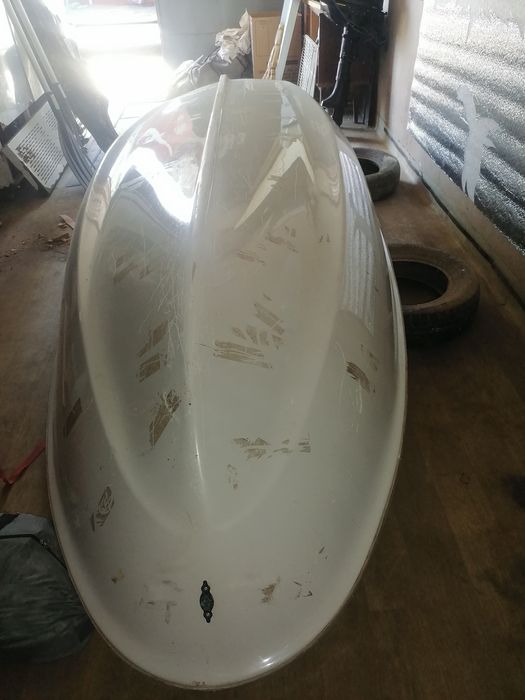 4-х місна лодка, скло-пластикова, в гарному стані.