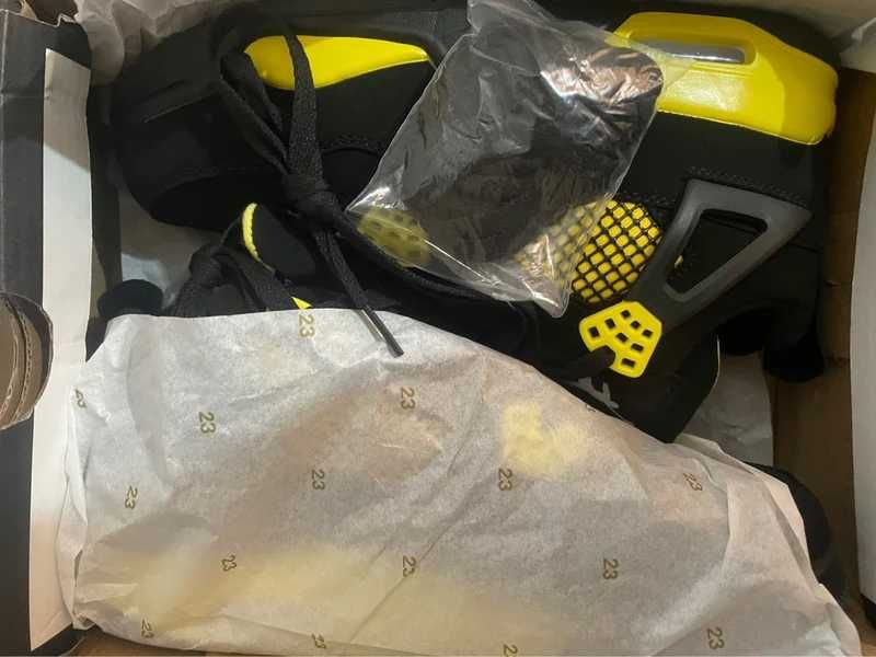 Jordan_4_Retro_Thunder R.45