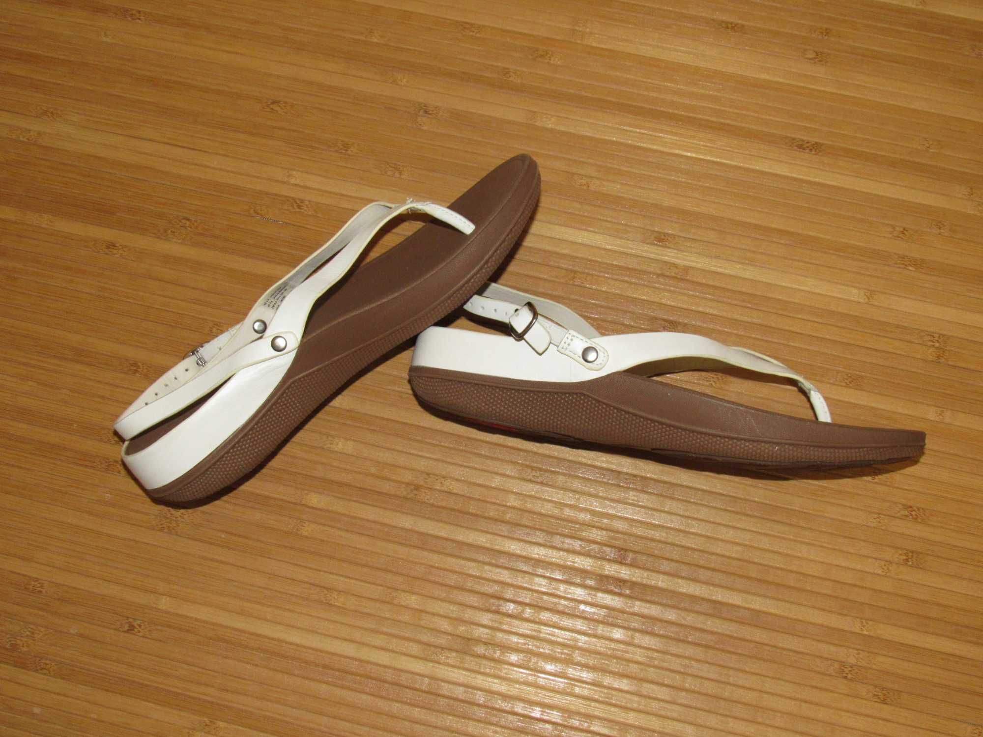 Шкіряні сандалі Fitflop Urban White; EUR-40; ус-ка: 25,4см