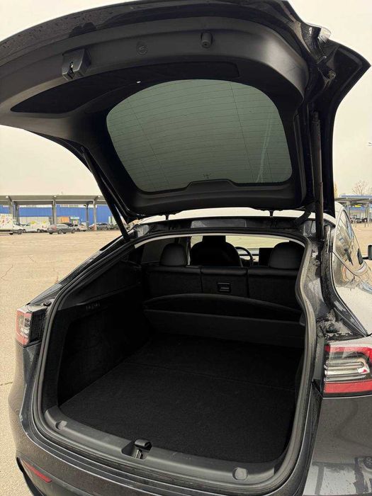 Tesla model Y Perfomance dual motor long Range AWD 82 kwH