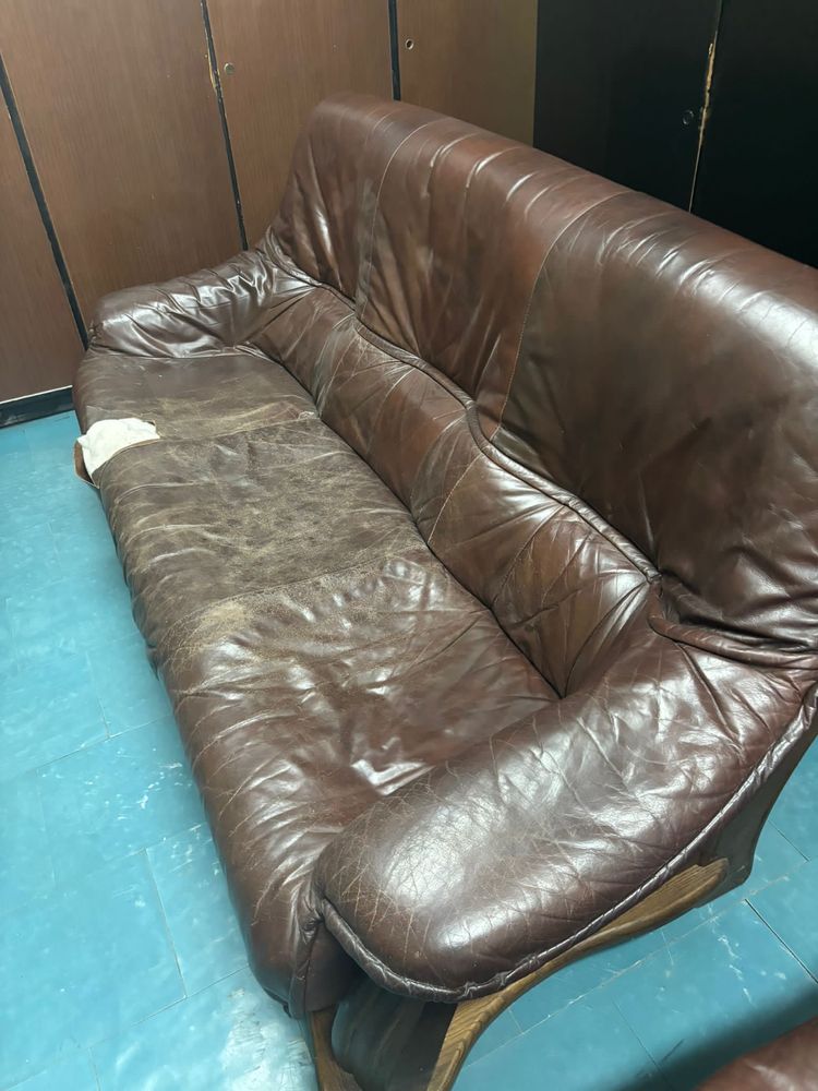 Meble sofa fotel skorzane kredens stolik