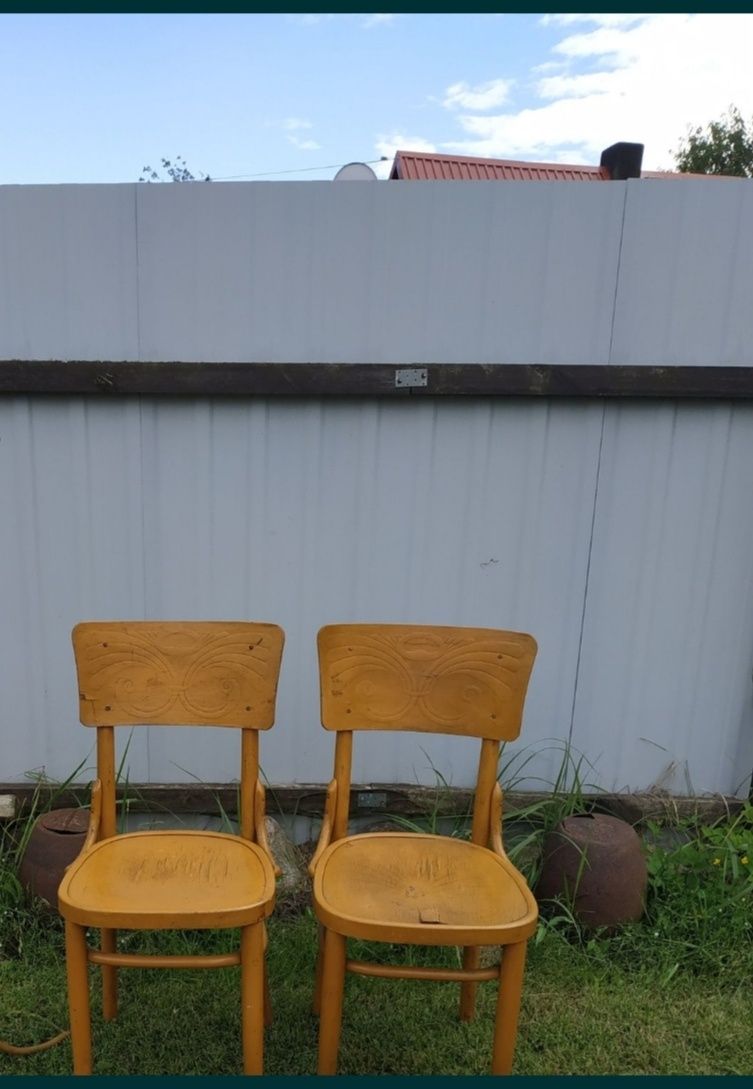 Zestaw starych mebli krzesła TONERS MODEL PRL