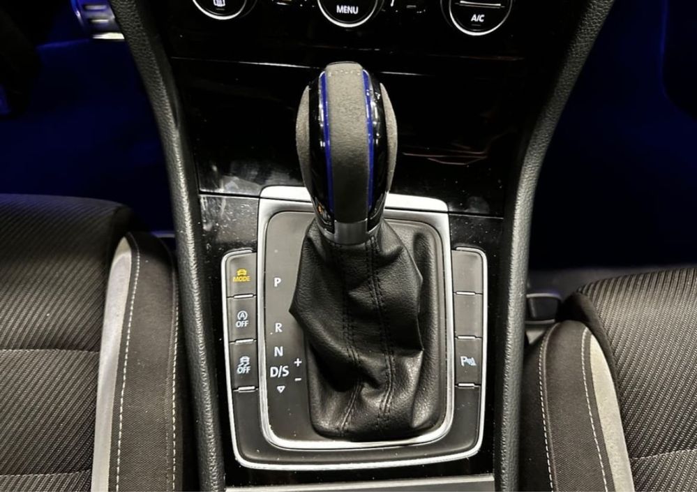 VW Golf R Variant