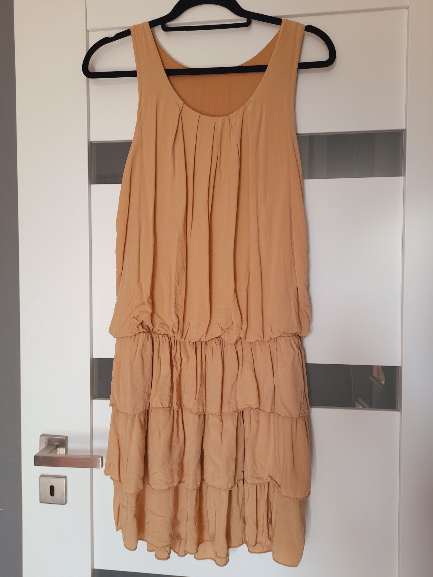 Camel carmel karmelowa sukienka beżowa Falbanki falbanka 36 38 S M