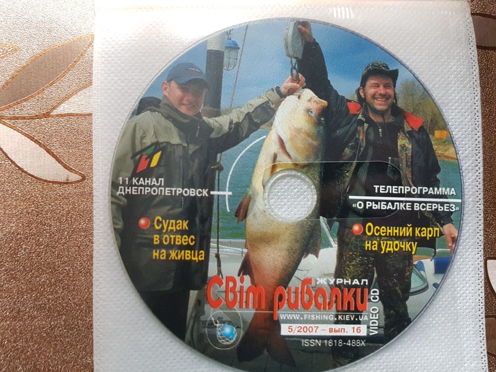 CD диски 12шт с фильмами и подставками.