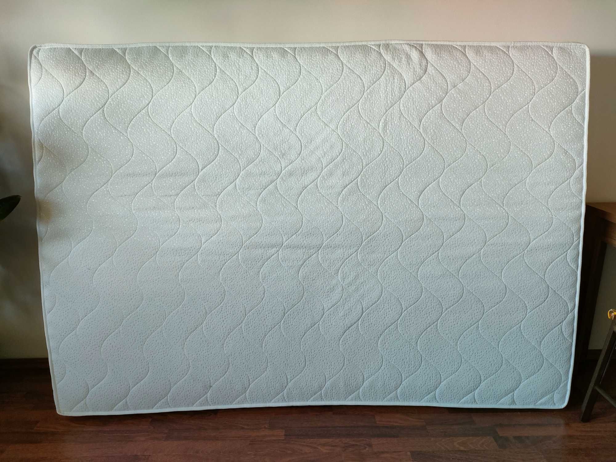 Materac 140x200 Hilding Zorba średnio- twardy