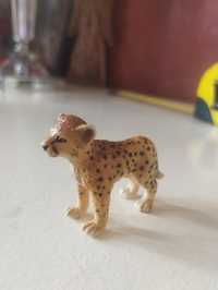 Figurka młodego geparda Schleich