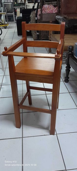 Cadeira infantil em madeira