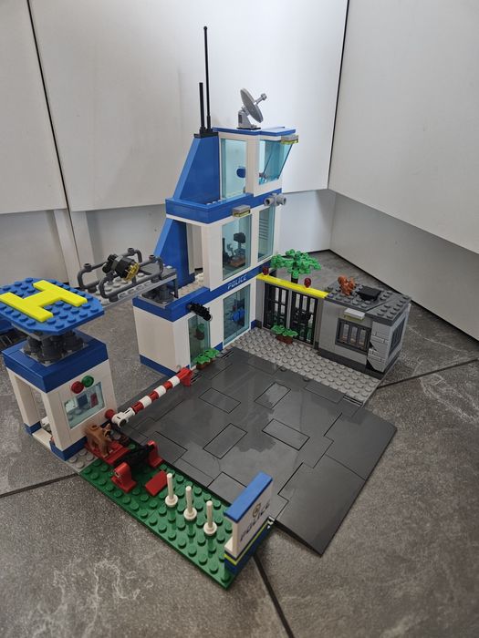 LEGO City 60316 Posterunek Policji